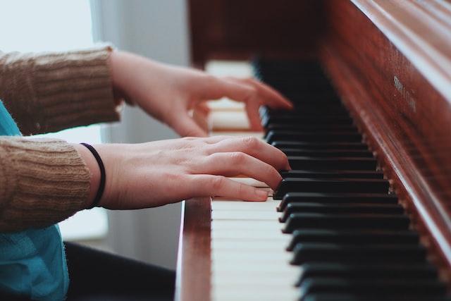 Est-il facile de trouver des cours de piano en ligne ?